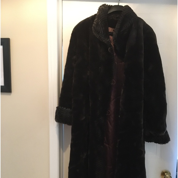 Gorgeous Fur coat⭐️⭐️ - Picture 1 of 5